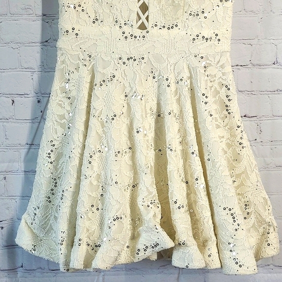 B. SMART White Floral Lace Sequin Mini Summer Dress Juniors Size 9 - Picture 7 of 16